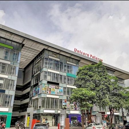 Hotel Unicorn, Surat Esterno foto