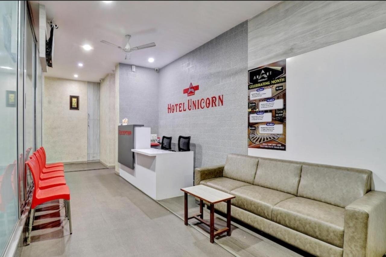 Hotel Unicorn, Surat Esterno foto