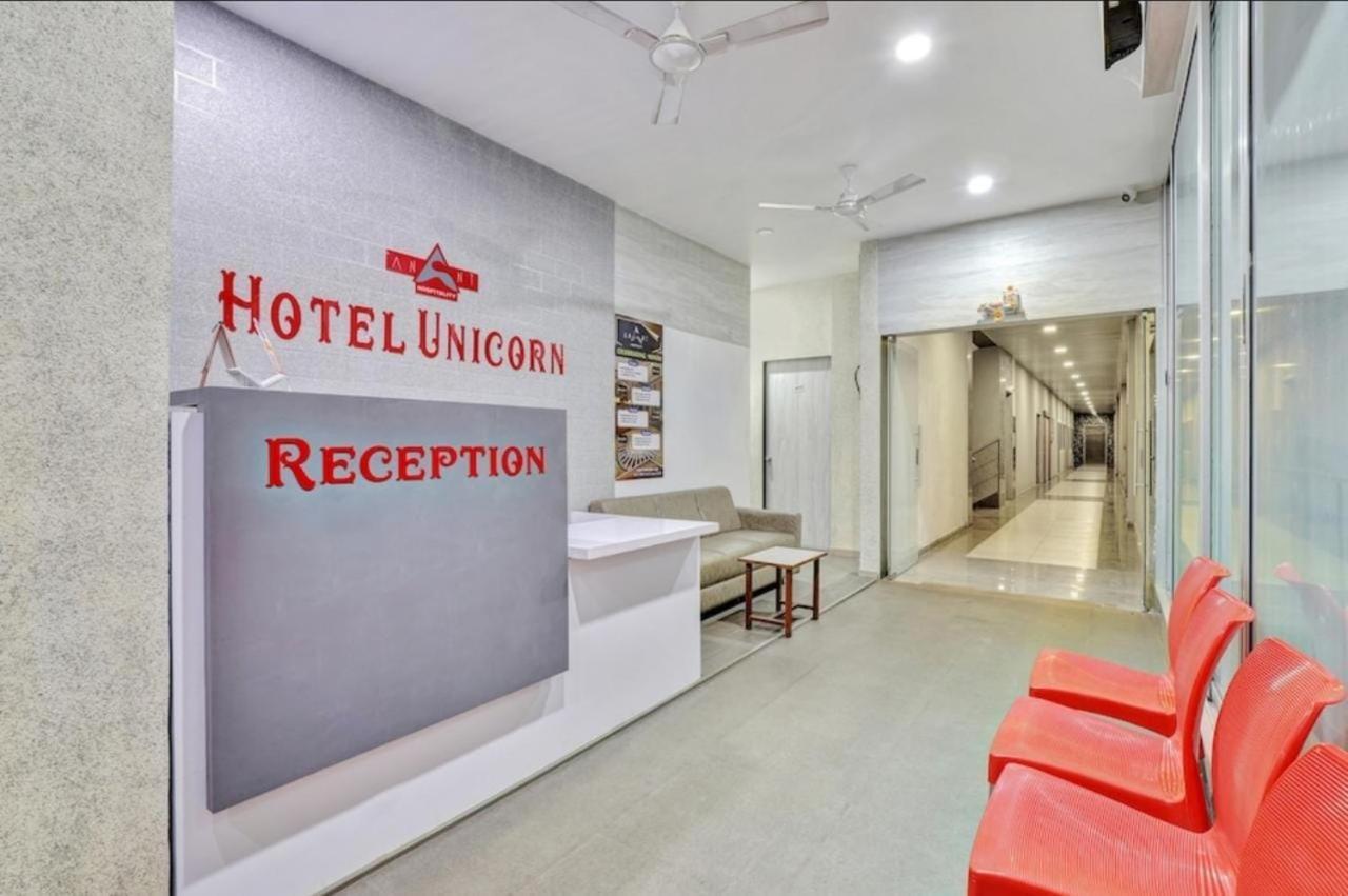 Hotel Unicorn, Surat Esterno foto