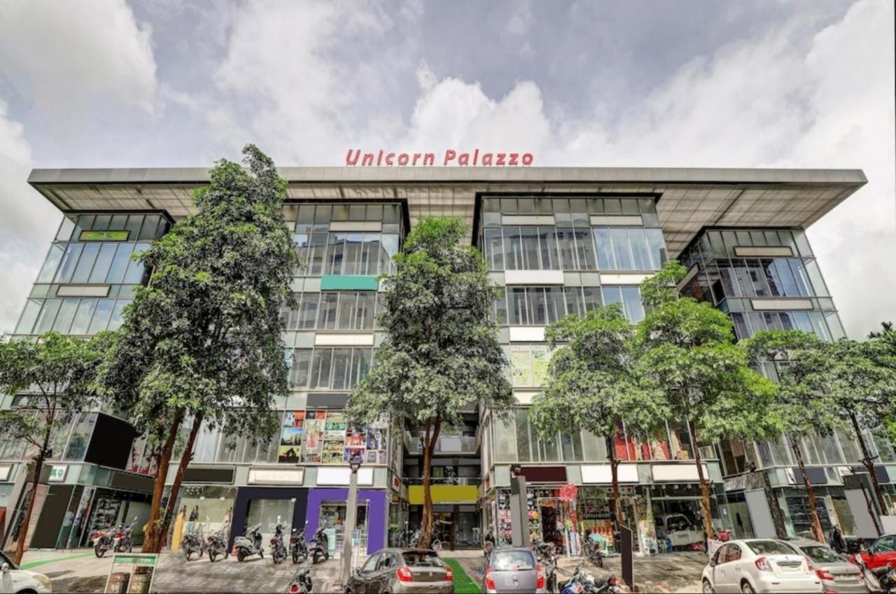 Hotel Unicorn, Surat Esterno foto
