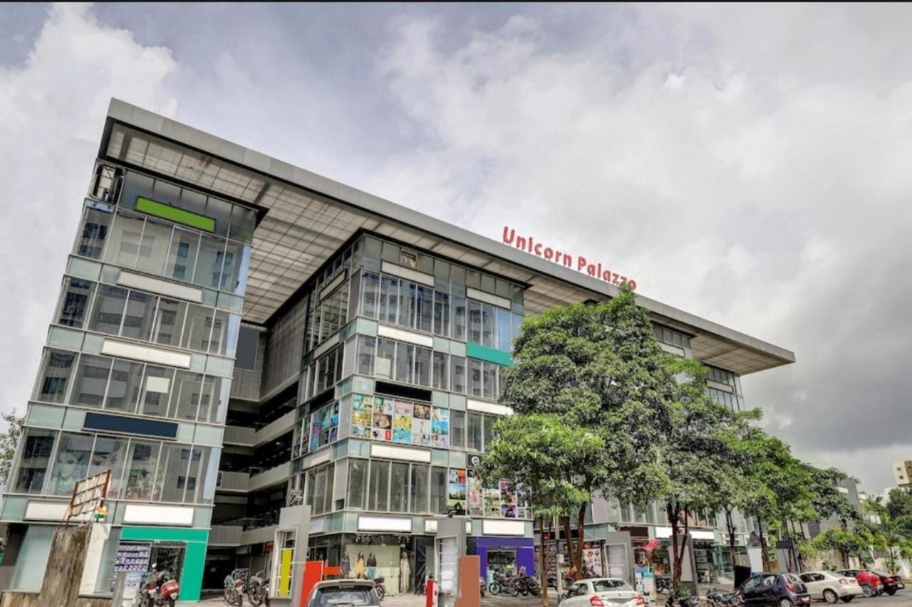 Hotel Unicorn, Surat Esterno foto