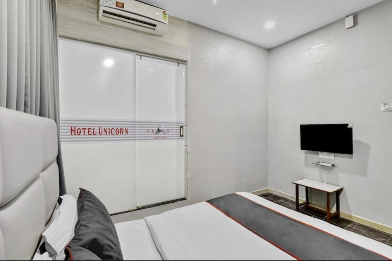 Hotel Unicorn, Surat Esterno foto