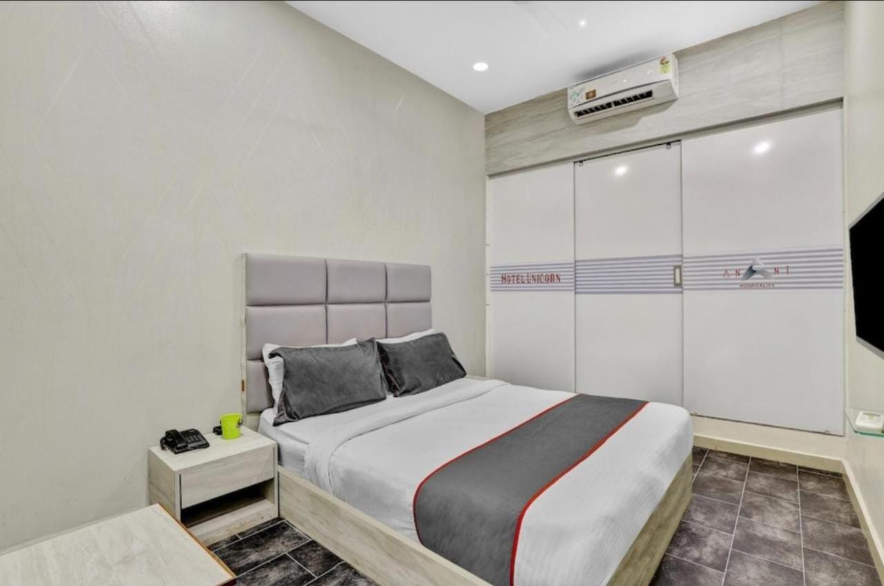 Hotel Unicorn, Surat Esterno foto