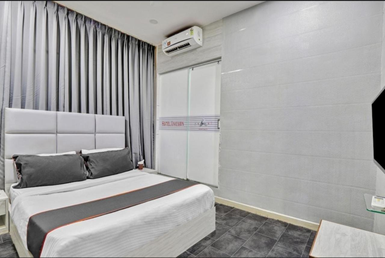 Hotel Unicorn, Surat Esterno foto