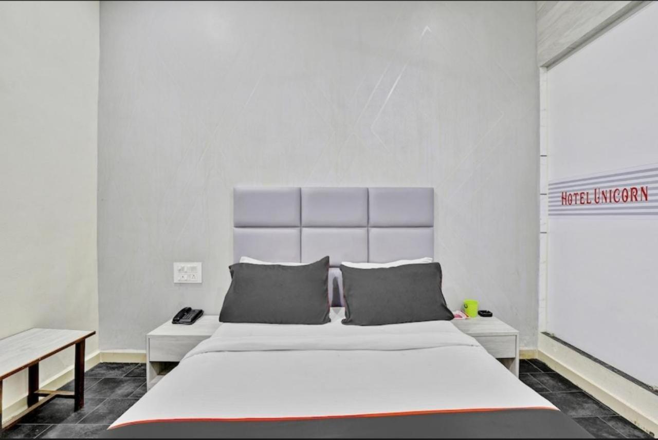 Hotel Unicorn, Surat Esterno foto