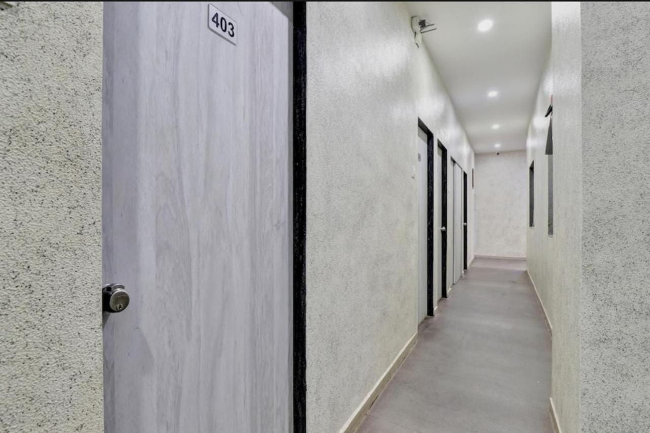 Hotel Unicorn, Surat Esterno foto